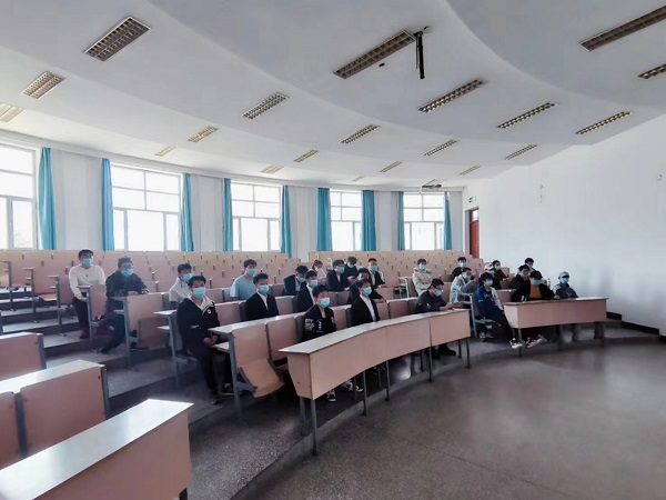 图3🦓：考生候考现场.jpg